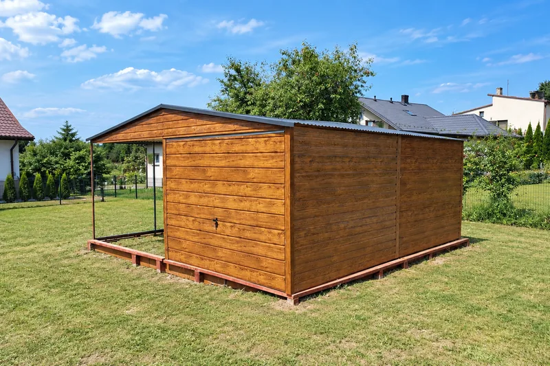 Garaż blaszany 3 × 6 m z wiatą 3 × 6 m
