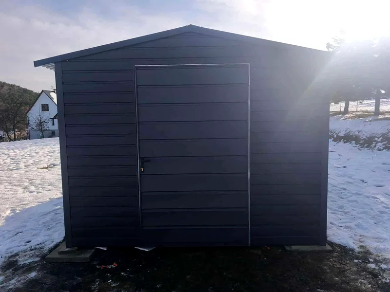 Garaż blaszany dwuspadowy 3 × 3 m, zdjęcie realizacji 2