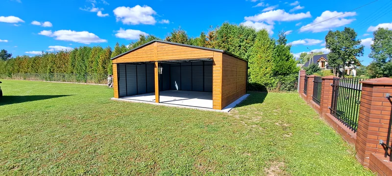 Garaż blaszany 7 × 6 m z dwiema bramami, zdjęcie realizacji 8