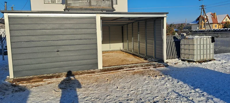 Plechová garáž 6 × 5 m s dvoma bránami, fotografia realizácie 4